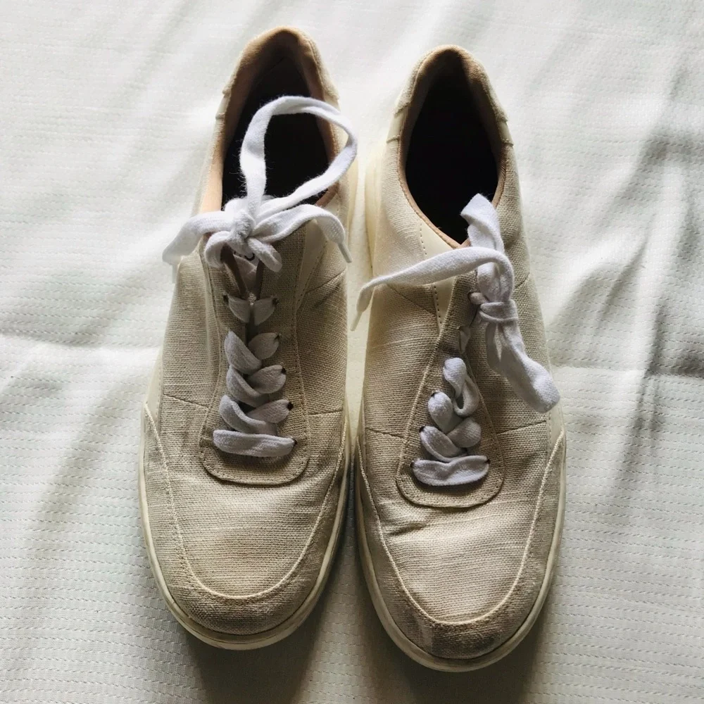 Vionic White Sneakers‎